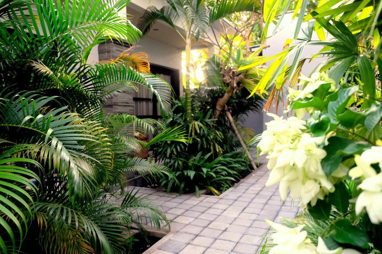 Hotel The New Moon Seminyak Exterior foto