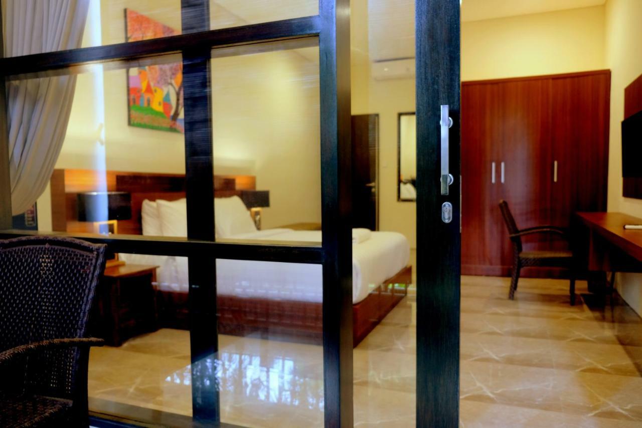 Hotel The New Moon Seminyak Exterior foto